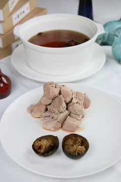 罗汉果炖土猪肉汤