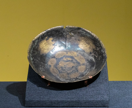唐代宝相花双鸾鸟银碗