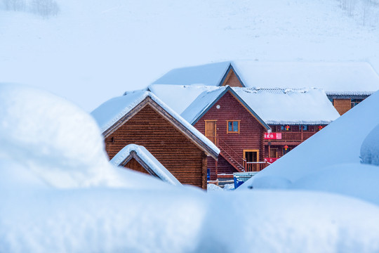 新疆雪景木屋