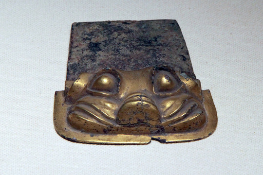 西汉鎏金兽面形铜轴饰