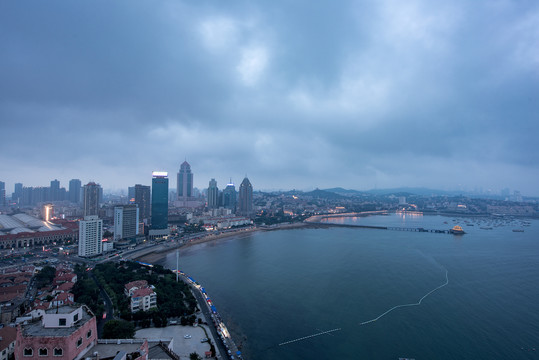 青岛栈桥景区海岸线风光