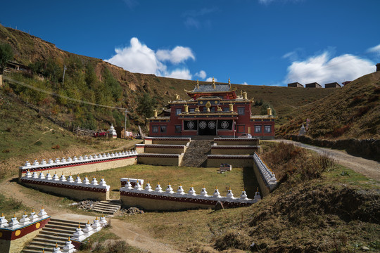 中国川西贡嘎山风光之佛教寺庙