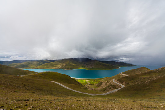 西藏日喀则雪山湖泊风光09
