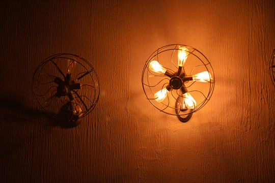 灯泡造型灯具