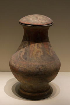 汉代彩绘陶壶
