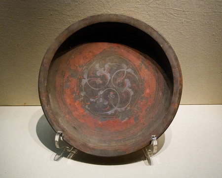 汉代彩绘陶盘