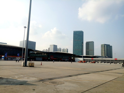 上海国际博览中心广场