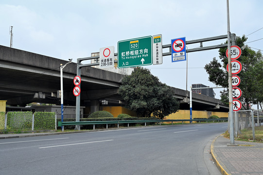 上海外环高速虹桥枢纽方向入口