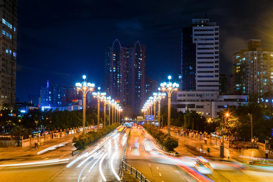 成都城市建筑夜景与道路灯轨