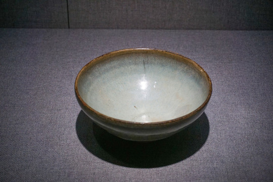 陶瓷元代钧窑天青釉碗