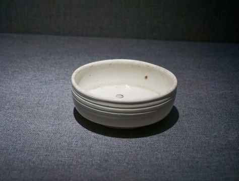 陶瓷金代白釉钵