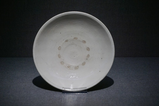 陶瓷金代白釉瓷盘