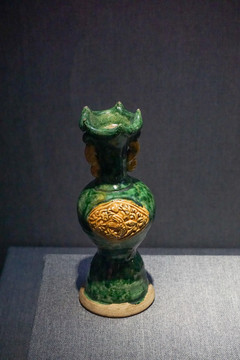 陶瓷辽代花口瓶