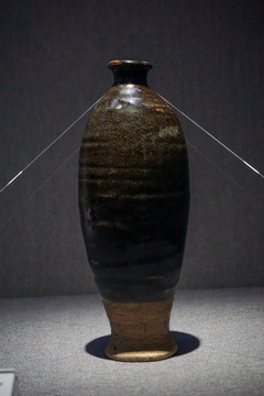 陶瓷金代黑釉鸡腿瓶