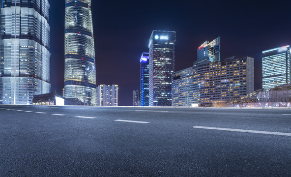 沥青地面和上海摩天大楼夜景