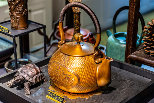 铜茶壶