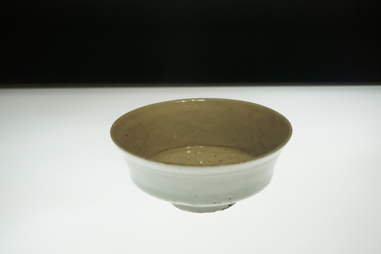 陶瓷元代卵白釉折腰碗
