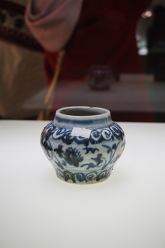 陶瓷明代正统青花缠枝莲纹碗