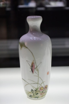 陶瓷民国粉彩瓶