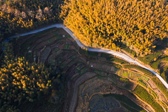 航拍山区公路秋色