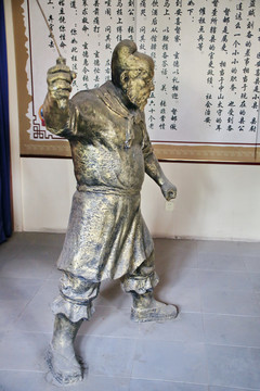 张飞执鞭雕像