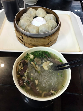 鸭血粉丝小笼包