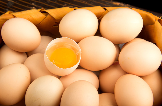 农家鸡蛋高清摄影图