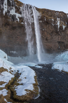 冬季冰岛的斯科加瀑布