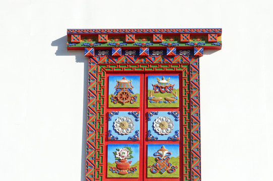 藏传佛教风格窗户雕饰