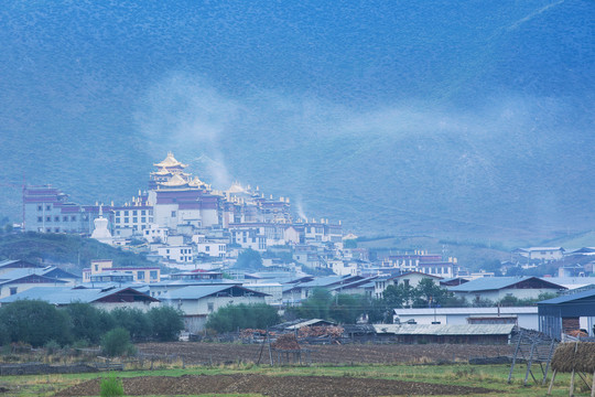 中国云南省松赞林寺旅游风光