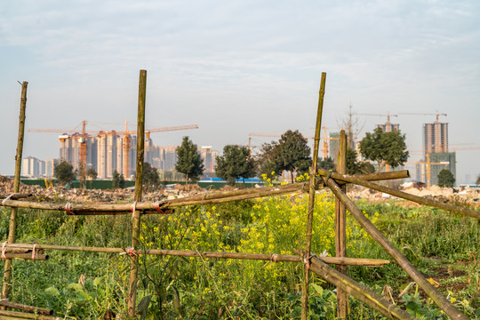 城乡结合部建筑工地