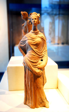帕埃斯图姆女性陶雕