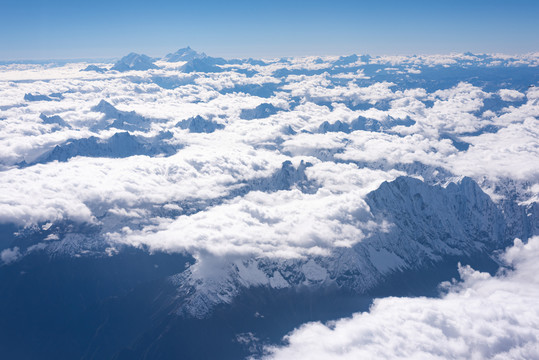 航拍西藏雪山