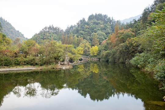 武当山逍遥谷湖景