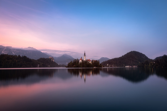 斯洛文尼亚布莱德湖黄昏风景