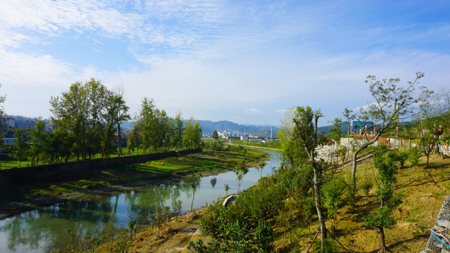 三堰小河边