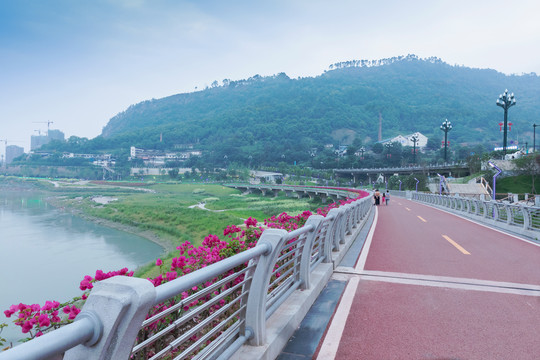 宜宾岷江边蜿蜒的休闲道