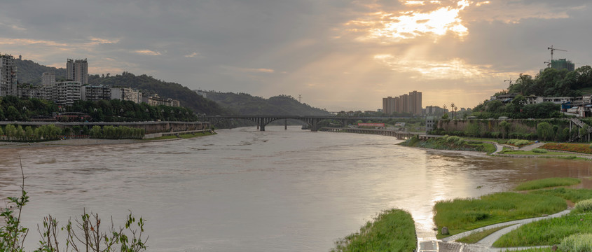 宜宾岷江落日与霞光