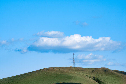 山顶的信号发射塔