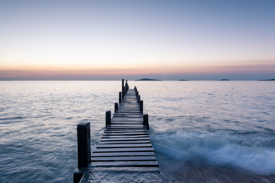 海边木栈道