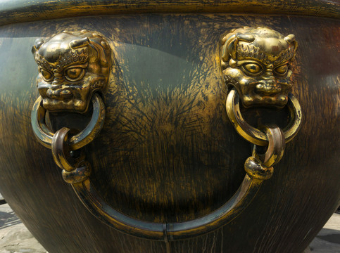 故宫鎏金的太平缸