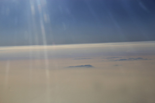 太空起伏云海