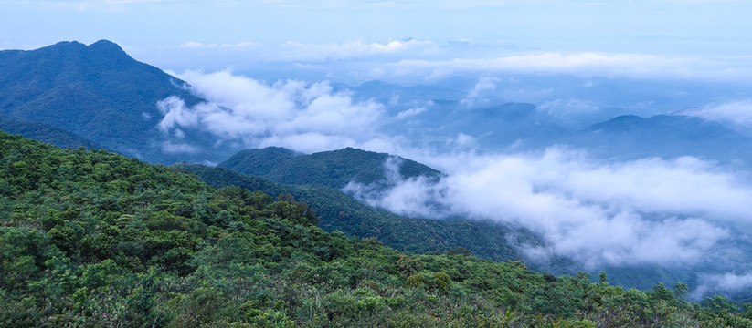 连绵群山