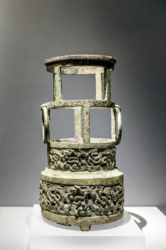 南京博物院馆藏战国晚期青铜架