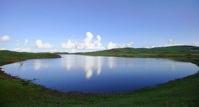 草原湖泊