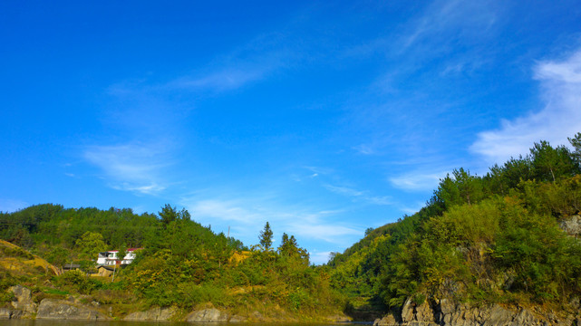 湖光山色三