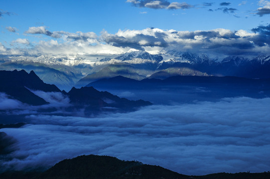 雪山1云海