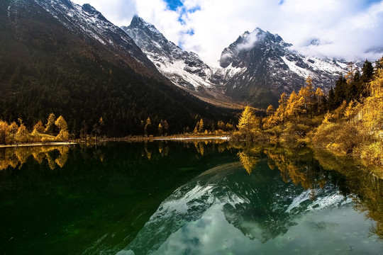 中国川西毕棚沟景区旅游风光