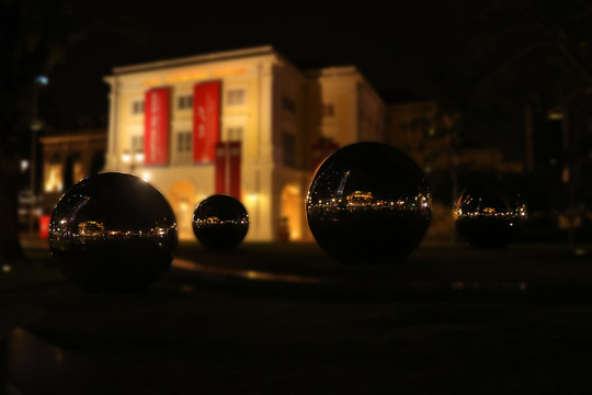 水晶球里的城市夜景