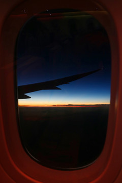 飞机上窗外的晚霞